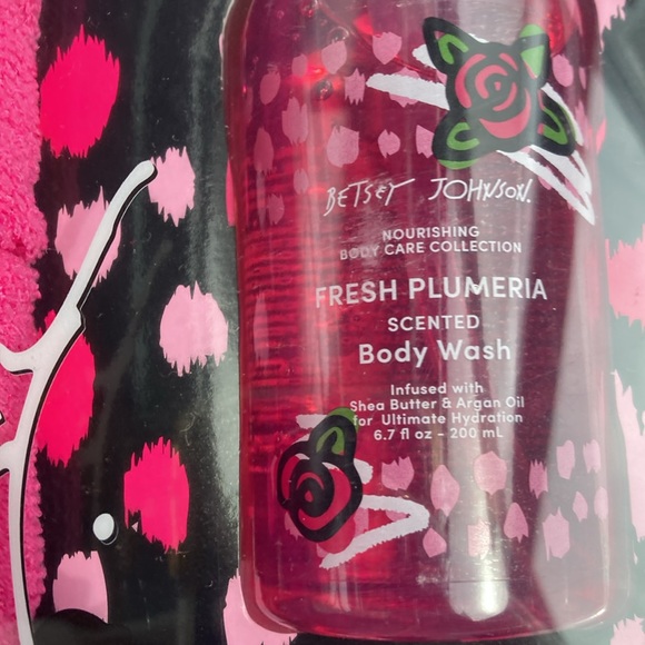 Betsy Johnson Deluxe Bath Set with Shower Wrap - Picture 4 of 7